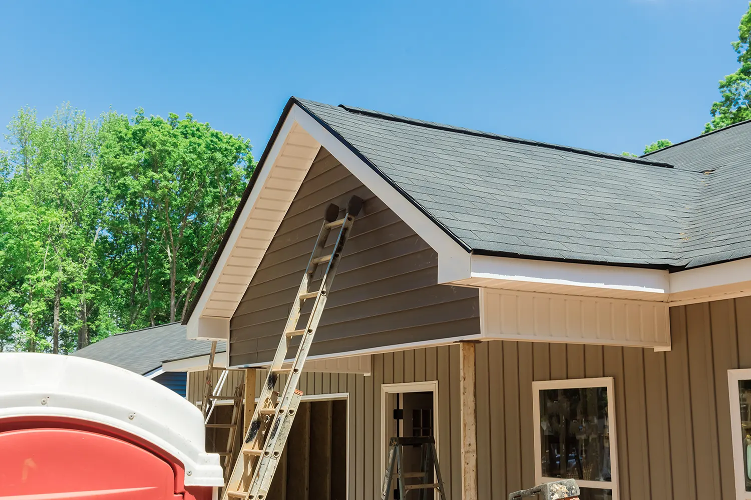 Unlock the secrets of Roof Underlayment Installation. Dive into our guide and ensure your home's longevity and safety today!